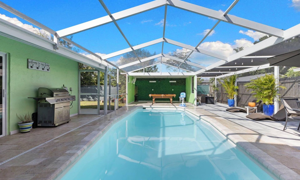 Lake Sarasota Villa | ZoriLux Villa Pool Firepit BBQ Oasis