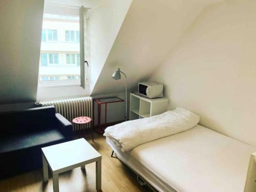 Center Apartment | Zurich HB Station Studio, Leon