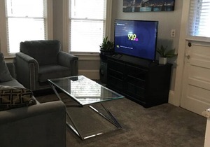 1-2 bedroom cottage apartment across from Lake Eola Downtown