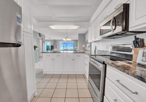 1 Bd/Ba Deluxe Gulf Front, Steps to Beach; Pool! Sleeps 4! First Floor Condo