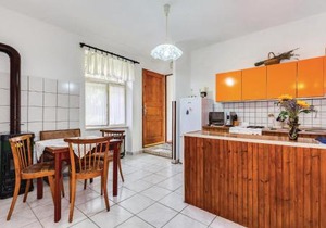1 Bedroom Beautiful Apartment In Bakar