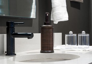 1 Bedroom Luxury Condo 10 Minutes from First Energy Stadium E3