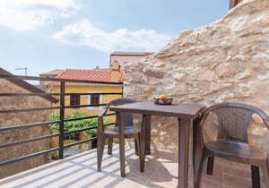 1 Bedroom Stunning Apartment In Omisalj