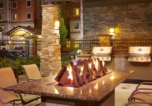 1 Bedroom Suite! Access to a Heated Pool & Hot Tub +Free Breakfast Buffet. Close to Jordan Landing!