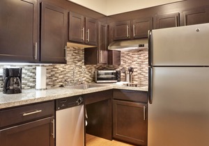1 Bedroom Suite! Access to a Heated Pool & Hot Tub +Free Breakfast Buffet. Close to Jordan Landing!