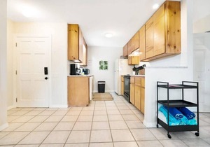 1 Block to Beach & A Street Boho/Tropical Apt