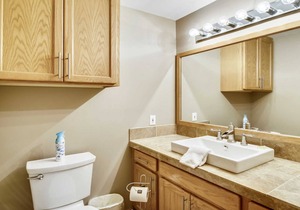 10 Conifer-Sunriver, Oregon: Hot Tub, BBQ, WiFi, SHARC Aquatics, Tubing Hill, Mt. Bachelor, Golf, Deschutes River, Tennis, Bike Paths