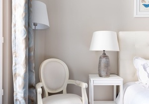100% legal Marais 2BR/2BA with AC, up to 6 guests