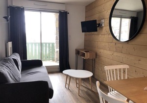 100m from resort center, floor -2, balcony, tv, ski locker, 28m², Peyragudes