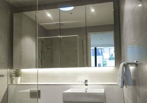 1014 Luxury Apt in Melbourne CBD with free parking