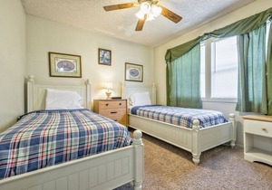 12 DULZURA LANE. HDTV, WIFI. Nicely furnished Nightly and Extended Stay vacation rental near West Gate in scenic Hot Springs Village Arkansas Resort