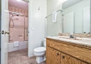 12 DULZURA LANE. HDTV, WIFI. Nicely furnished Nightly and Extended Stay vacation rental near West Gate in scenic Hot Springs Village Arkansas Resort