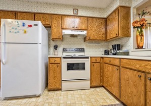 12 DULZURA LANE. HDTV, WIFI. Nicely furnished Nightly and Extended Stay vacation rental near West Gate in scenic Hot Springs Village Arkansas Resort