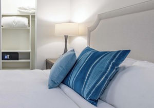 121 Hotel by AvantStay | Chic & Modern Superior Suite In Ideal Location!