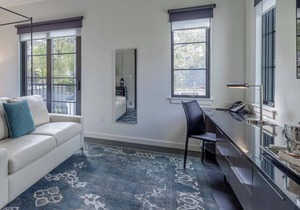 121 Hotel by AvantStay | Modern Executive Suite w/Juliet Balcony In Nashville!