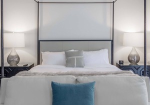 121 Hotel by AvantStay | Modern Executive Suite w/Juliet Balcony In Nashville!