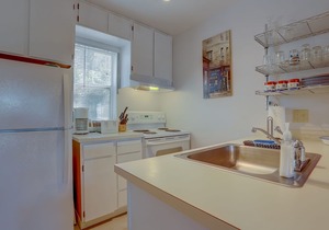 13 Lodge - Beautiful Condo, River Views, Steps to Downtown, Heart of Hood River