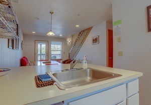 13 Lodge - Beautiful Condo, River Views, Steps to Downtown, Heart of Hood River