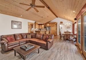 140 m² Cabin ∙ 3 bedrooms ∙ 6 guests