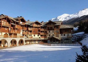 150m from shops, 2nd floor, view swimming pool, fitness, swimming pool, balcony, tv, ski locker