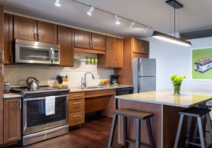 18th FL Stylish CozySuites with pool, gym 2