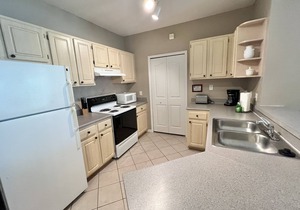 19-202 Gated Resort, Private balcony, heated pool, minutes from Disney! gym