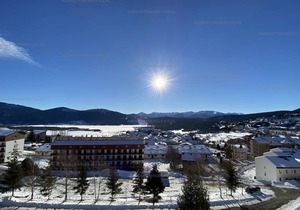 1BR for 4 with parking and ski locker 300m from shops