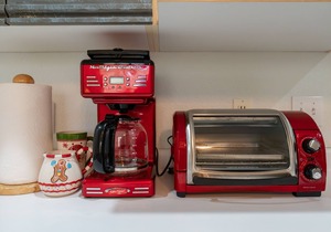 1BR WALK-IN ~ NEAR THE 76 STRIP ~ LARGE JETTED TUB ~ FREE TICKETS INCLUDED! (CH5-3)