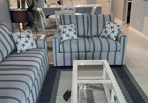 2/2 BEACH CONDO, WALK TO BEACH AND SHOPPING