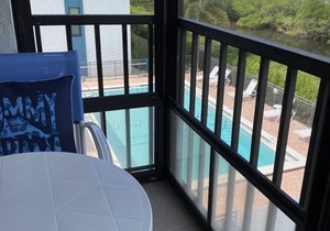 2/2 BEACH CONDO, WALK TO BEACH AND SHOPPING