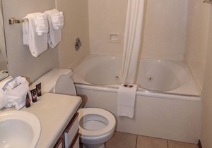 2 - BD Lakeview Economy Suite 2B3