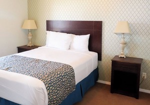 2 - BD Lakeview Suite - 2LO - 02