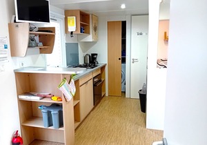 2 Bed - Sleeps 4 - Free Parking - 5 mins to Beach