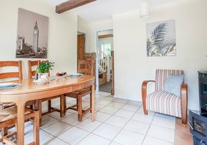 2 bedroom accommodation in Knowle, near Cullompton