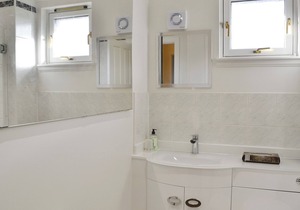 2 bedroom accommodation in Edinburgh