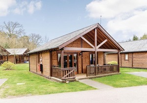 2 bedroom accommodation in Tilford, Farnham