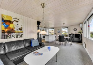2 bedroom beautiful home in Hvide Sande