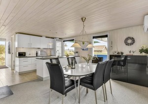 2 bedroom beautiful home in Hvide Sande