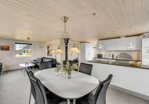 2 bedroom beautiful home in Hvide Sande