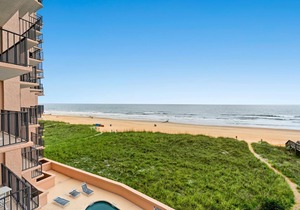 2-bedroom Corner Unit with private balcony | Carolina Reef - 301