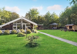 2 bedroom home in Føllenslev