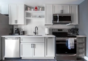 2 bedroom Luxury Condo 10 Minutes from First Energy Stadium A4