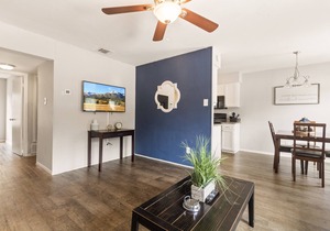 2 Blocks from AT&T Stadium ★ Comfy Beds ★ Inviting