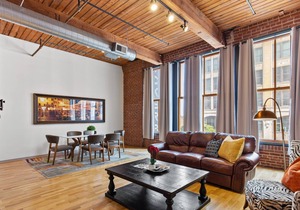 2 BR DWTN Loft✦Walk to Attractions✦Pet Friendly