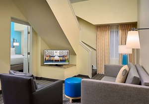 2 Comfortable Units! w/ Parking, Pets Allowed Near Children's Museum of Memphis!