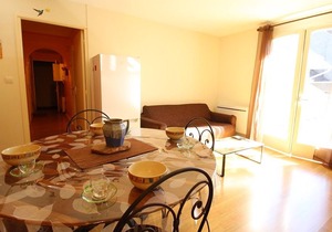 2-room cabin apartment with balcony, parking, pets allowed, Wi-Fi