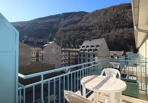 2-room cabin apartment with balcony, parking, pets allowed, Wi-Fi