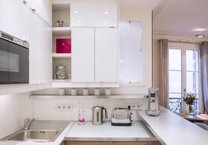 2 ROOMS WITH VIEW IN THE HEART OF THE CONFIDENTIAL MARAIS