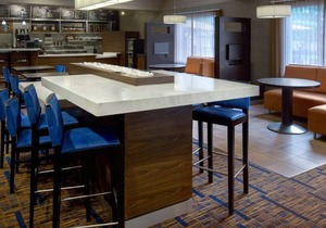 2 Spacious Units! FREE Parking, Pets Allowed, Close to Burlington Mall!