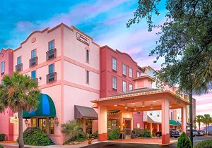 2-Star Hotel ∙ Hampton Inn & Suites Amelia Island